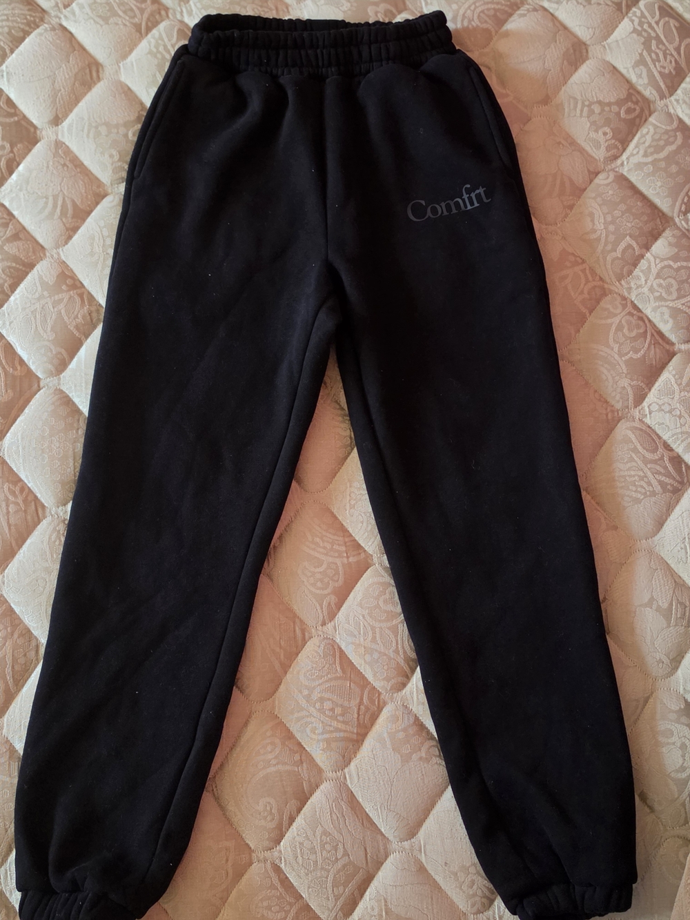 Comfrt Black Fleece Pants – Stylish & Cozy!